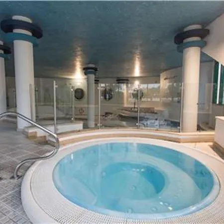 Amazing 2 Bedroom In Apartman Albufeira
