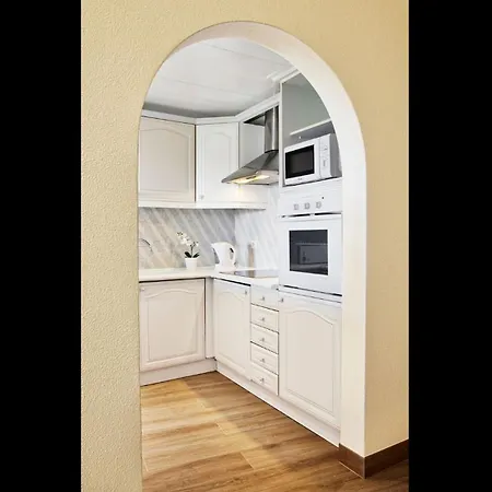 Amazing 2 Bedroom In Apartment