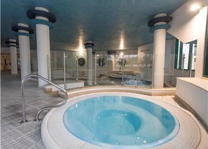 Amazing 2 Bedroom In דירה אלבופיירה